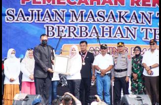 Sajian makanan berbahan telor di Dharmasraya mencatat Rekor Dunia Musium Rekor Indoensia (MURI), Kamis 5/1-2023. (minfo-dms) 