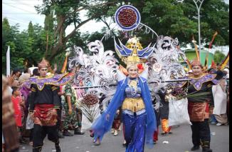 Pawai Budaya jadi ajang pamungkas rangkaian kegiatn HUTKAB Dharmasraya ke 19, Minggu 8/1-2023. (minfo-dms) 