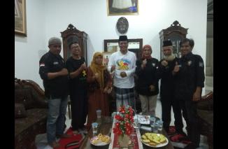 Irfendi Arbi didatangi Ormas PEJABAT, nyatakan hadir di pelantikan Ormas tersebut, 15 Januari 2023 di Bukittinggi. (ilhm) 