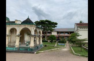 Ponpes Al Manar menasbihkan wisata religius di Batuhambar. (dok) 