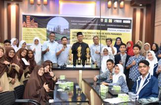 Foto Siswa SMA N 1 Pariaman Juara Lomba Menulis Opini