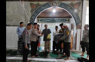 Foto Kapolsek Padang Barat Dengar Curhat Jamaah Masjid Nurul Yaqin