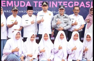 Foto Wagub Audy Joinaldy Resmikan Pos Pemuda Terintegrasi di Sumpur Kudus Sijunjung