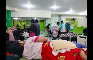Warga Durian Kadap keracunan massal, Benny Utama garansi bebas biaya pengobatan, Selasa 7/3-2023 di RSUD Padang Gelugur. (minfo-pas) 