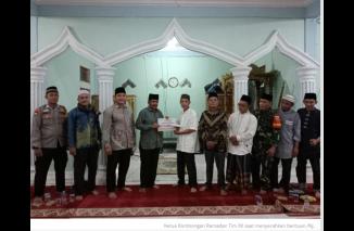 Di Masjid Al Mukorobbin, Tim XII Safari Ramadhan   serahkan bantuan. (minfo-yan) 