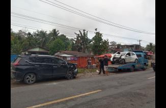 Brio dan Xpender lago kambiang di Jalinsum Sungai Rumbai, Sabtu 29/4-2023 pukul empat pagi. (eek) 