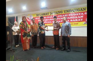 Foto DPD Satupena Sumbar Gelar Orasi Budaya dan Berikan Penghargaan