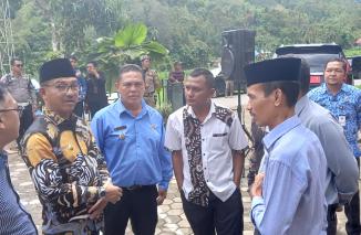 Pemkab Solok Selatan salurkan bantuan pangan kepada warganya. (kampai) 