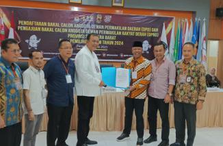 Foto Hendra Irwan Rahim Daftar Ke KPU Sumbar Perjuangkan Aspirasi Pelaku Koperasi dan Pemuda