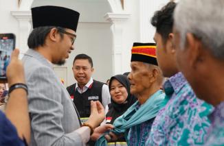 Wali Kota Bukittinggi, Erman Safar melepas secara resmi 295 Calon Jamaah Haji (CJH) Kota Bukittinggi. (Sumber : Istimewa)