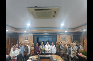 Foto Tanda Serius, Pembahas Ranperda Perhutanan Sosial Capai 80 Persen