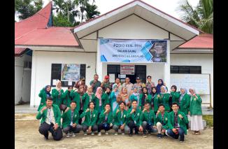 Mahasiswa KKN di Sialang Gaung Dharmasraya jadi obat rindu warga, dan siap kerja pengabdian di sana. (dok/lesya)