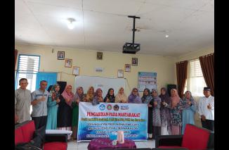 Dosen Universitas PGRI Sumatera Barat bersama Guru SMAN 2 Gunung Talang. (dok)