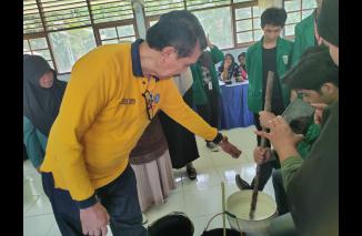 Foto Sosialisasi dan Pembuatan Sabun Guna Meningkatkan Produksi Pertanian di Kenagarian Kuraitaji Kecamatan Nan Sabaris