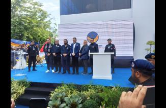 Ketua Umum Partai Nasdem Surya Paloh resmikan tower Nasdem Sumbar, di jalan Veteran , Padang, Sumatera Barat, Sabtu (5/8).(doc)