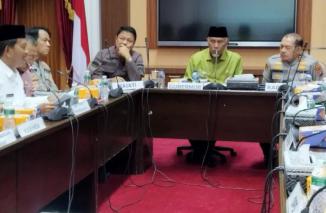 Foto Gubernur Mahyeldi Gelar Pertemuan Khusus Dengan Bupati Pasbar Guna Ungkap  Kronologis Penguasaan Lahan Hutan