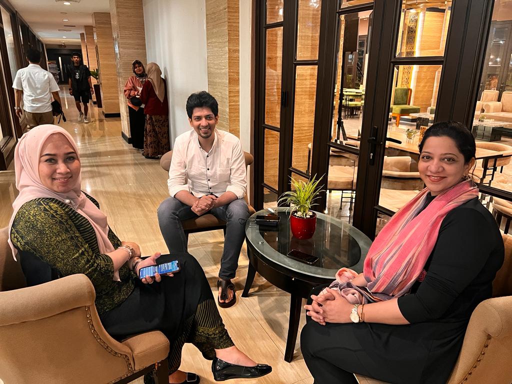 Ketua Pelaksana WIES, Sari Lenggogeni bersama Delegasi dari Mumbai India di Hotel Pangeran , Senin (4/9).(doc)