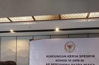 Hj Nevi dengan Komisi VI DPR RI lakuka Kunjungan Kerja ke Sumbar cek distribusi BBM, Rabu 22/11-2023. (hd)