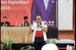 Foto Bangkit Mencarikan Solusi Pendidikan Sumbar, Ini Aksi Supardi