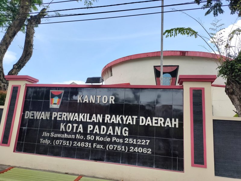 Ini Caleg terpilih versi TE-JPS (disclaimer) untuk Dapil Padang 5. foto gedung DPRD Padang lama. (dok)