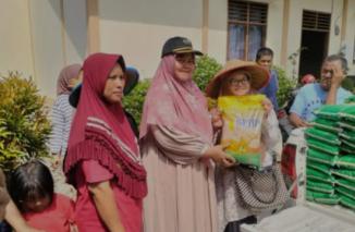 Ekadiana Oktavia pastikan jelang ramadhan stok sembako Pasbar mencukupi, Minggu 3/3-2024. (jonhar)