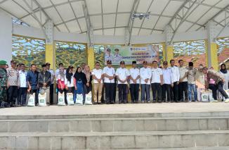 Foto RTH Dibanjiri Warga, Saat Terima BP-CBP Jelang Ramadhan 