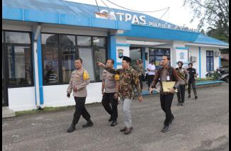 Dawam, Komisioner Kompolnas RI tengah meninjau Polres Pasbar, Kamis 7/3-2024. (jonhar)