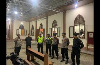 Sejak Kamis malam sampai Minggu 31 Maret  Polres Pasbar gelar pengamanan misa Paskah. (jonhar)