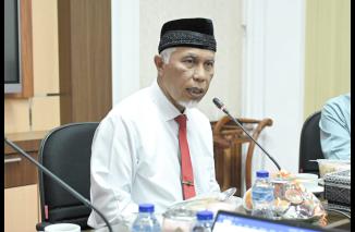 Foto Survei Cagub Sumbar versi SBLF, Mahyeldi Kokoh Dipuncak