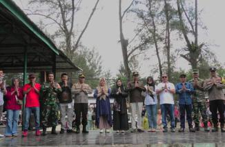 Foto Capai 52 Ribu Pengunjung, Pesta Pantai Sasak Resmi Ditutup