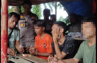 Foto Asyik Pesta Ganja dan Sabu-Sabu, Enam Lelaki Dibekuk Satresnarkoba Polres Pasbar