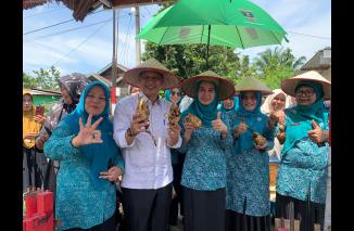 Foto Tim Penggerak PKK Nagari Tandikek Kecamatan Kinali Mewakili Kabupaten Pasaman Barat Lomba PKK Tingkat Provinsi Tahun 2024