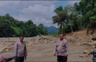 Foto Kapolsek Gunung Tuleh Monitoring PETI Di Muara Kiawai