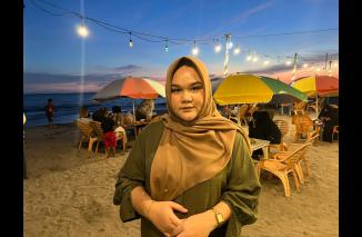 Foto "Pantai Sasak Sangat Indah Di Malam Hari" Kata Wisatawan