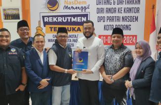 Foto Meski Ketua DPW, Fadly Patuhi Budaya, Daftar ke NasDem Padang