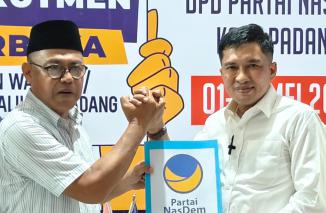 Foto Ekos Albar Daftar ke NasDem Adalah Kehormatan