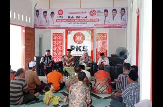 Hj Nevi hadiri halalbihalal PKS Pasaman. (hd)