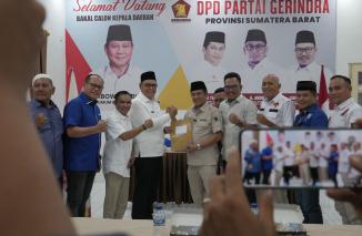 Foto Jawab Harapan Prabowo, Epyardi Ingin Ade Rizki Jadi Wakilnya