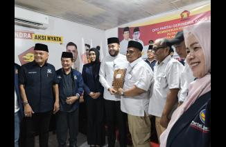 Foto Diantar Full Team Fadly Serahkan Berkas Cawako ke Gerindra Padang