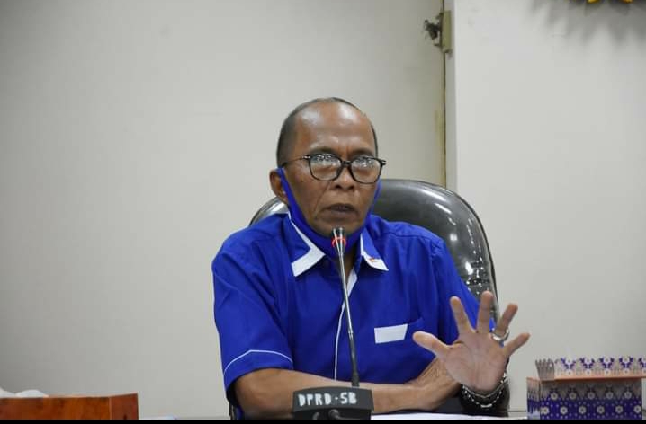 Dugaan tidak berintegritas nya Ketua KI pabrik komen pedas pemerkasa KI Sumbar 2014 HM Nurnas, Senin 29/7-2024. (dok)