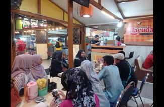 Silaturahmi dan cerita fungsi DPR RI dengan jurnalis di Dapil Sumbar II. (hd)