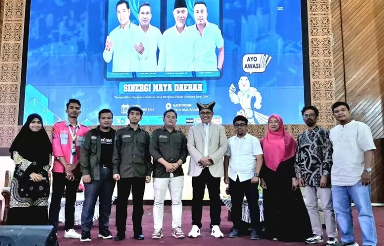 Calon Gubernur Sumbar, Epyardi Asda menghadiri acara bedah visi-misi Calon Gubernur dan Wakil Gubernur Sumbar yang digelar di Auditorium Unand, Sabtu (12/10/2024). (Foto: Ist)