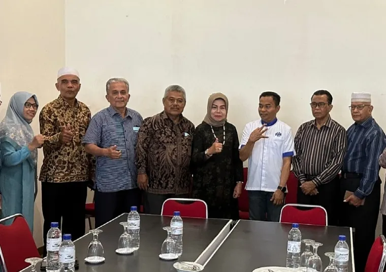 Calon Wakil Wali Kota Padang nomor urut 3, Hidayat bertemu dengan sejumlah tokoh perantau asal Kambang yang berada di Kota Padang. (Foto: Ist)