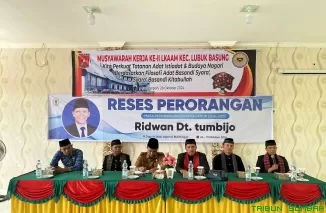 Ridwan Datuak Tumbijo saat melakukan Reses masa sidang pertama DPRD Sumbar tahun 2024-2025  di daerah pemilihan III Agam - Bukittinggi di Kantor Camat Lubuk Basung Kabupaten Agam, Senin (28/10/2024).(doc)