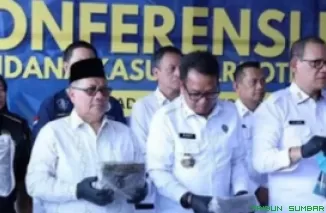 Ketua DPRD Provinsi Sumatera Barat (Sumbar), Drs. H. Muhidi, MM., menghadiri Conference Pers narkotika yang digelar Badan Narkotika Nasional Provinsi (BNNP) Sumatera Barat, Jumat, 18 Oktober 2024..(doc)