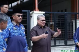 Ketua DPRD Provinsi Sumatera Barat, Drs. H. Muhidi, MM, melakukan kunjungan kerja ke SMAN 2 Sumatera Barat yang terletak di Kabupaten Solok, Kamis (17/10/2024).(doc)