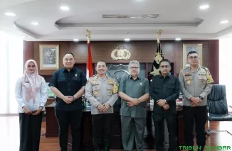 Pimpinan DPRD Sumbar Silaturahmi dengan Kapolda, DPRD Sumbar Bahas Sistem Keamanan Berbasis Masyarakat, Rabu (17/10).(doc)