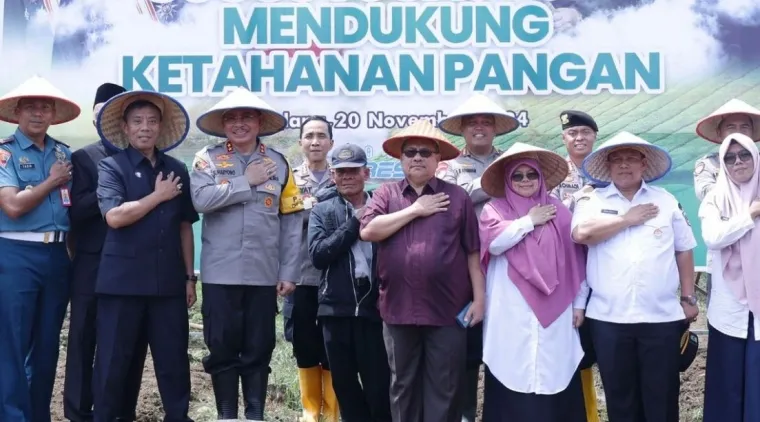 Ketua DPRD Sumbar Hadiri Tanam Jagung Polda Sumbar