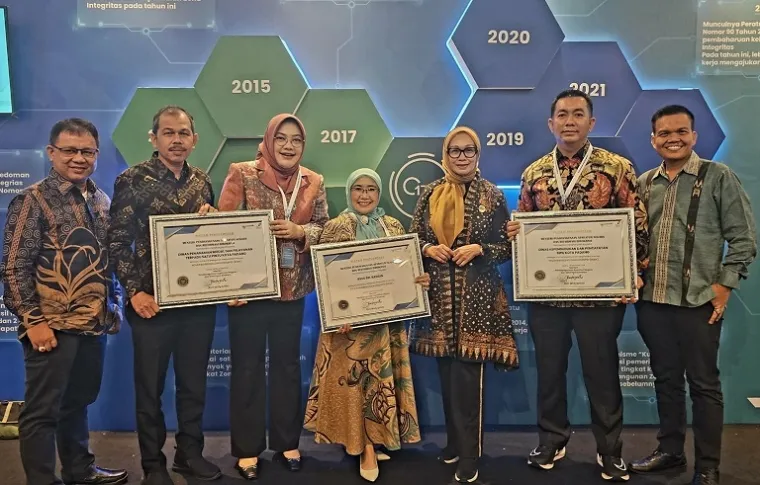 DPMPTSP, Disdukcapil, serta RSUD dr. Rasidin meraih predikat Wilayah Bebas Korupsi  dari KemenPAN-RB. (Foto: Ist)