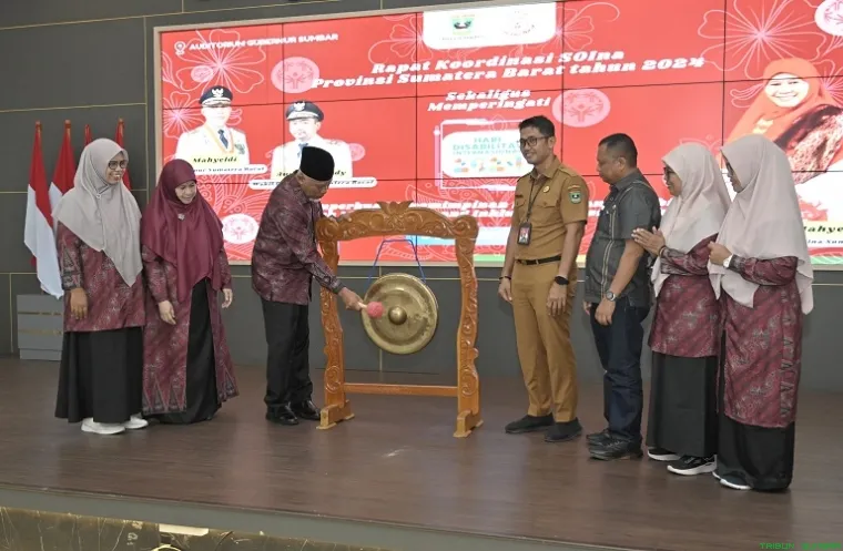 Gubernur Sumbar, Mahyeldi membuka acara Rakor Special Olympics Indonesia (SOIna) Sumbar 2024 dan peringatan Hari Disabilitas Internasional (HDI) di Auditorium Istana Gubernur, pada Selasa (3/11/2024). (Foto: adpsb/isq)